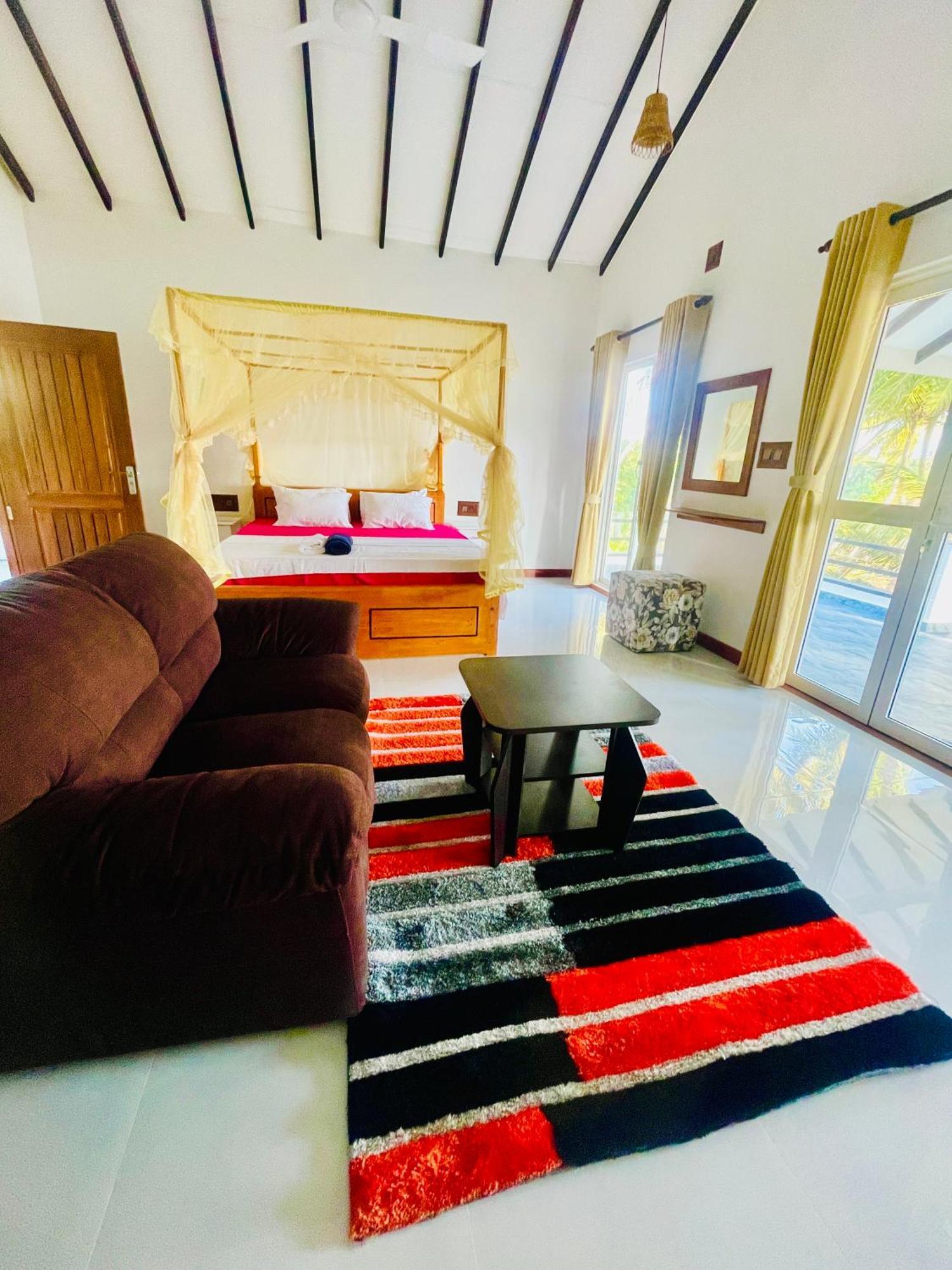 Maha Oya Lodge Wayikkal Extérieur photo